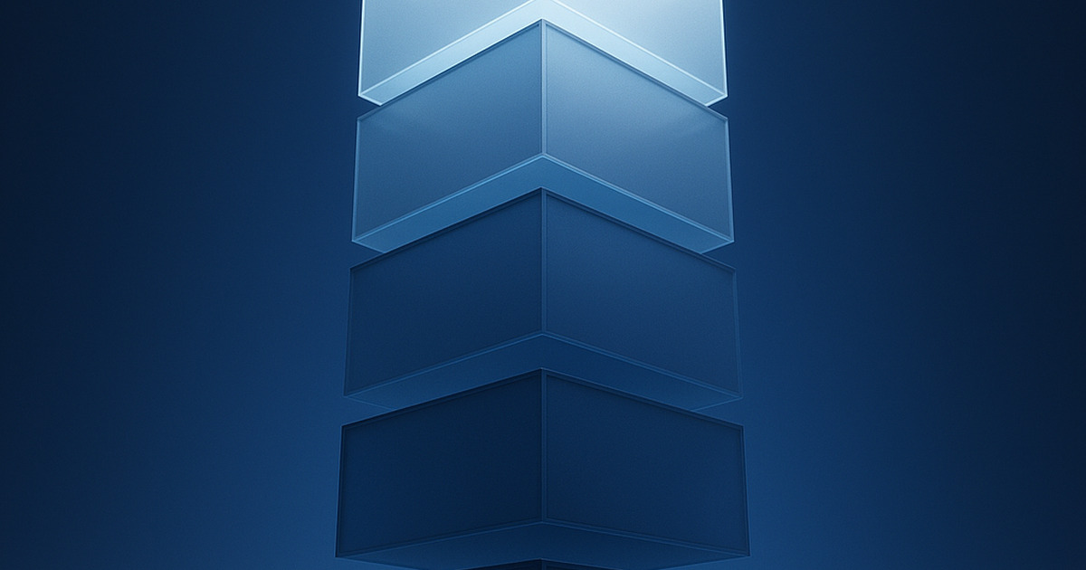 Estrutura vertical de camadas de CRM em azul profundo, emergindo de uma névoa baixa, com luz branca suave no topo e fundo degradê escuro